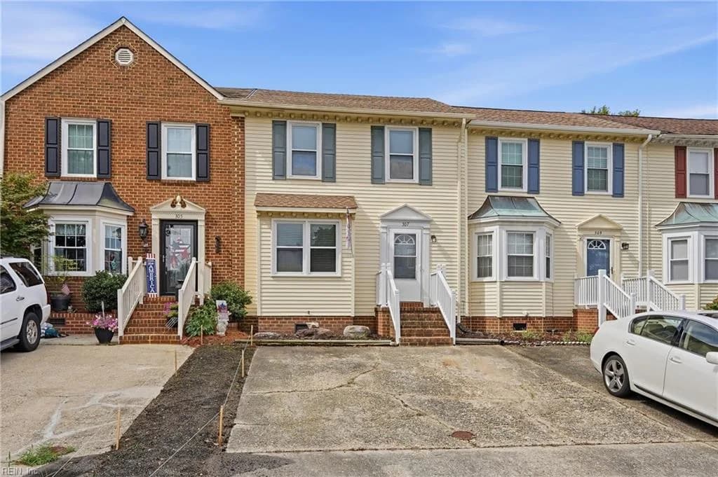 307 San Roman DR, CHESAPEAKE VA 23322 - Photo 3