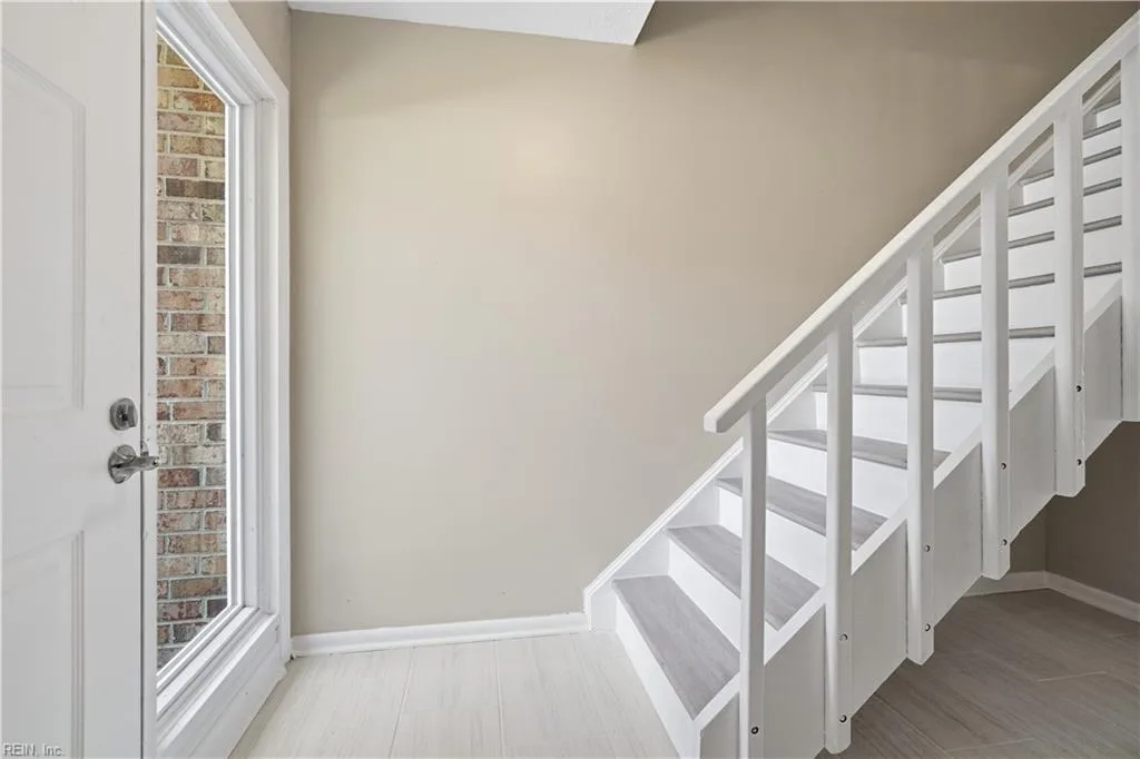 125 Tower DR, VIRGINIABEACH VA 23462 - Photo 4