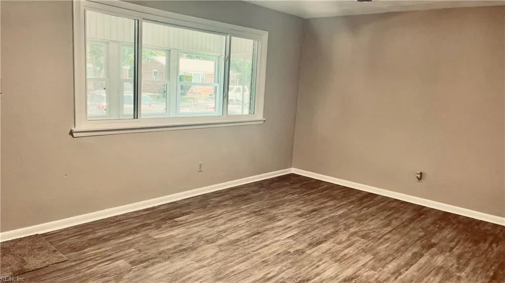 1221 WEST AVE, HAMPTON VA 23669 - Photo 4