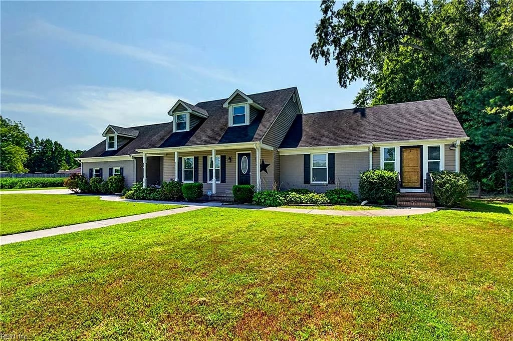 1833 Benefit RD, CHESAPEAKE VA 23322