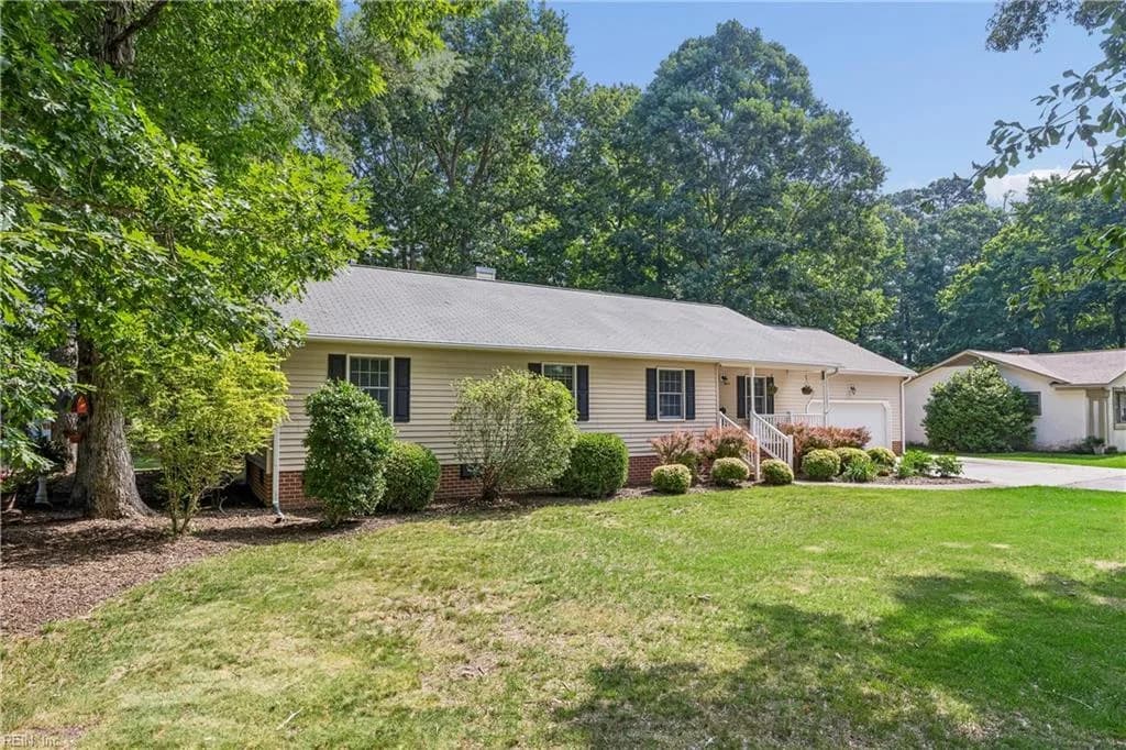 400 MEADOWFIELD RD, YORKTOWN VA 23692 - Photo 5