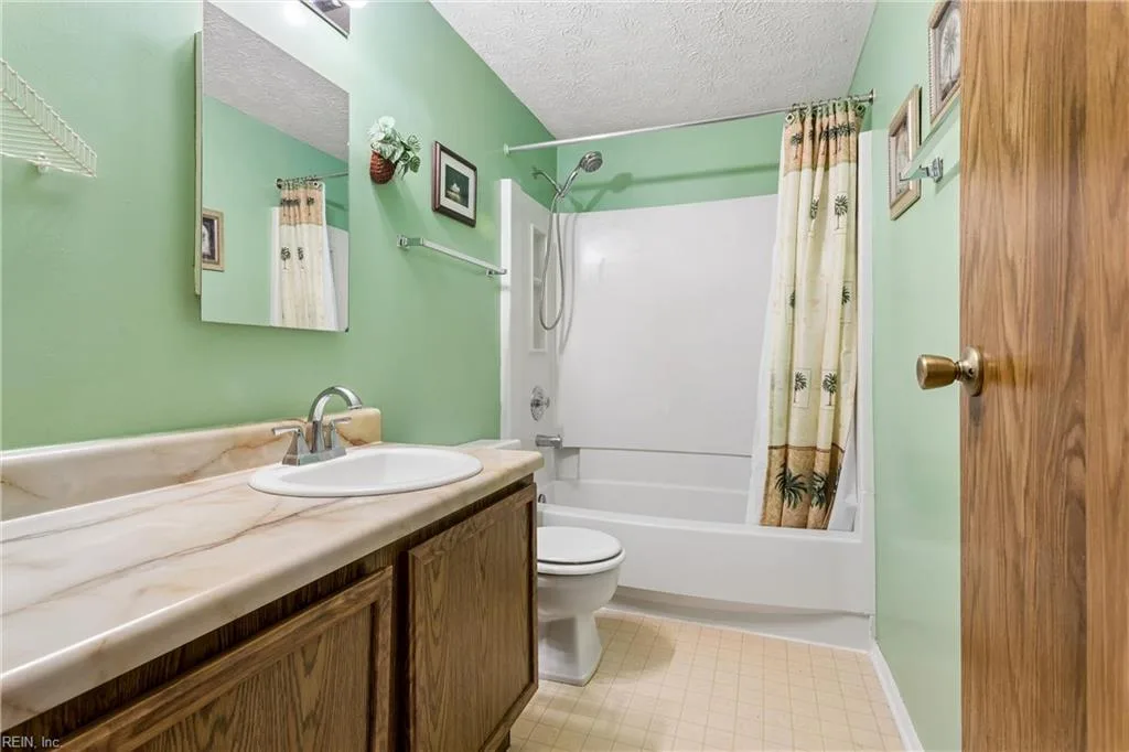 721 Chatsworth DR, NEWPORTNEWS VA 23601 - Photo 5