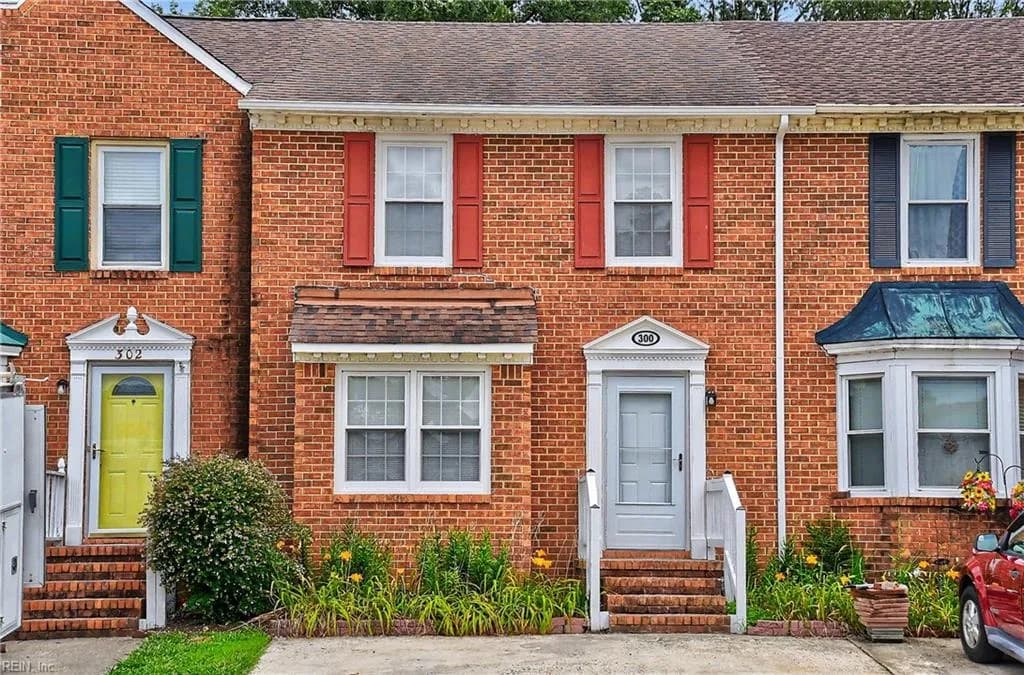 300 San Roman DR, CHESAPEAKE VA 23322 - Main photo