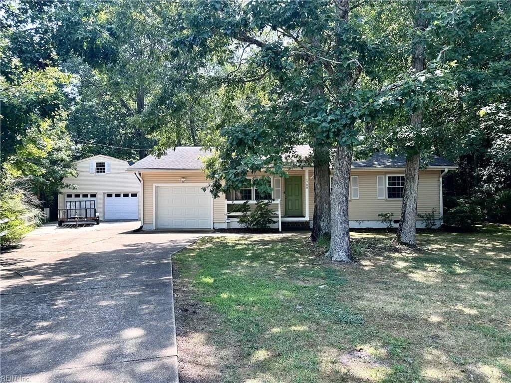 1708 Seaford RD, SEAFORD VA 23696