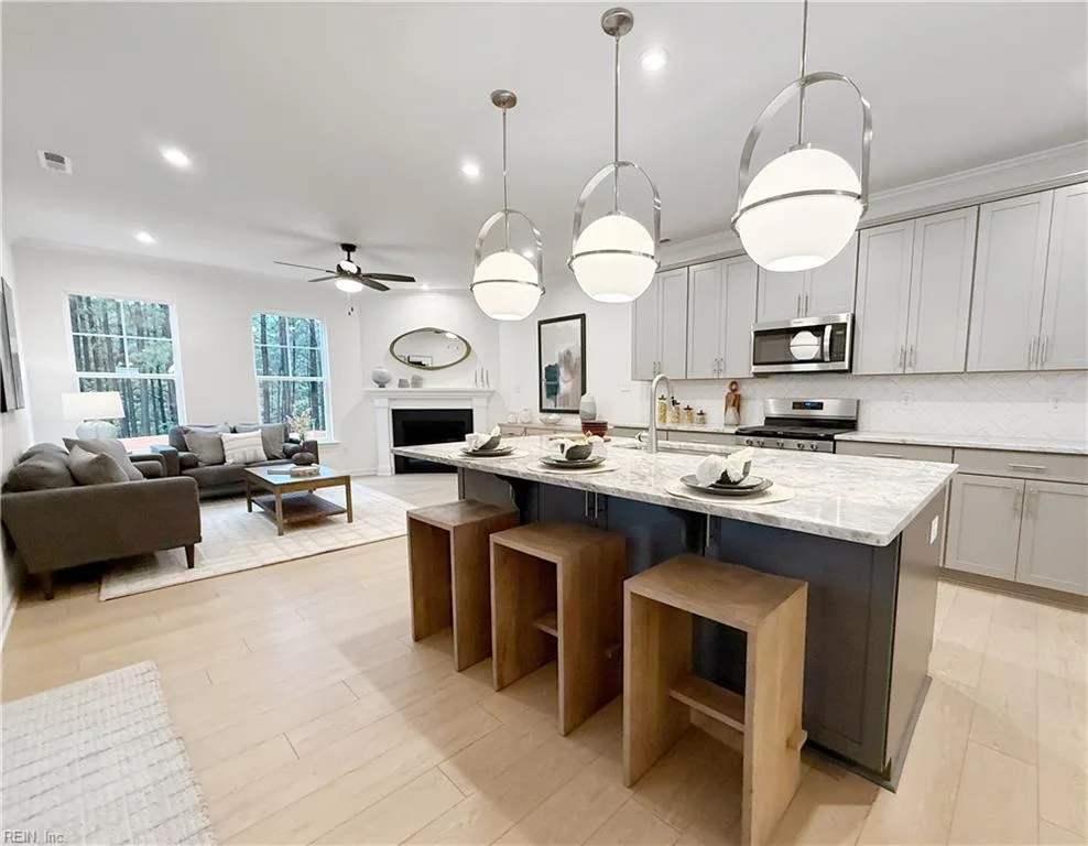 1525 Waltham LN, NEWPORT NEWS VA 23608