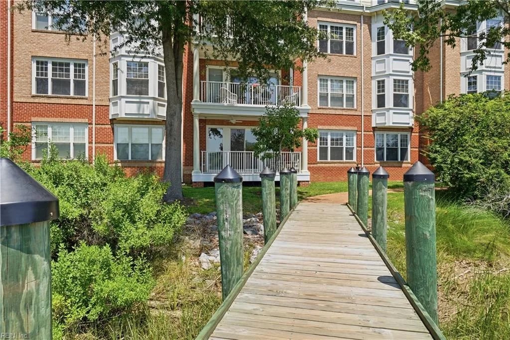 955 Bolling Ave AVE #106, Norfolk — 2 bed Residential, 1,200 sqft