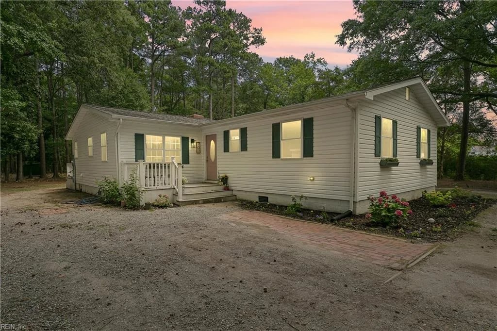 707 Beach RD, HAMPTON VA 23664