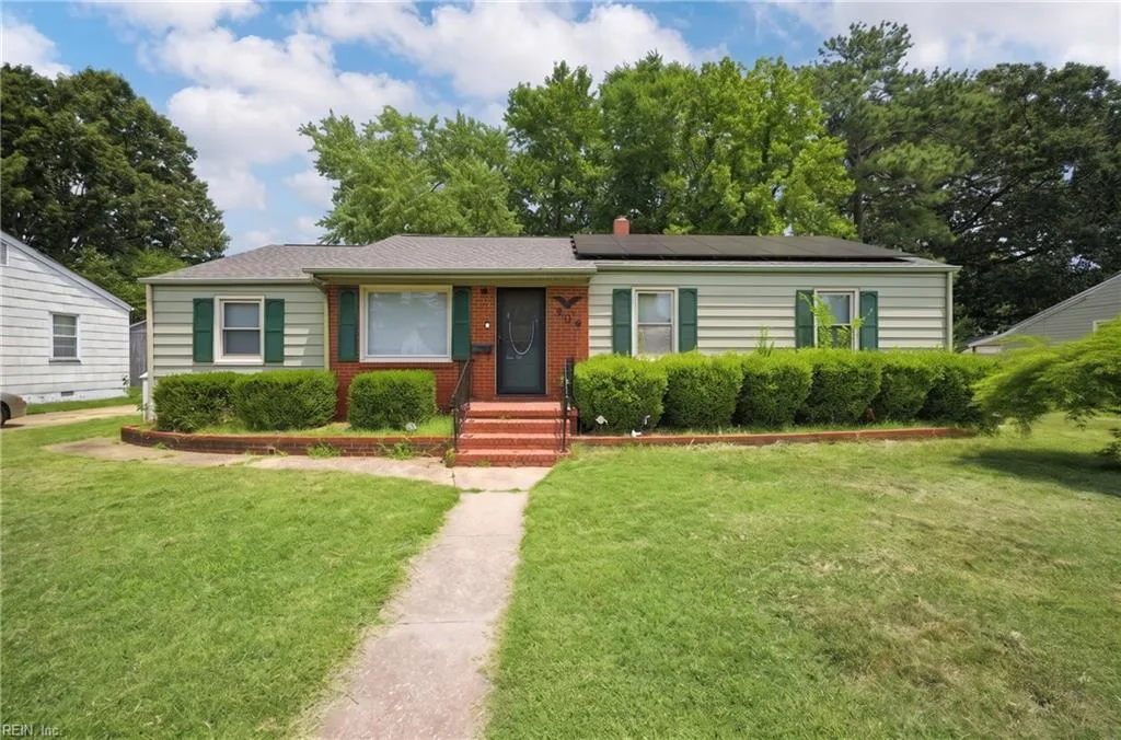 709 Mclawhorne DR, NEWPORT NEWS VA 23605