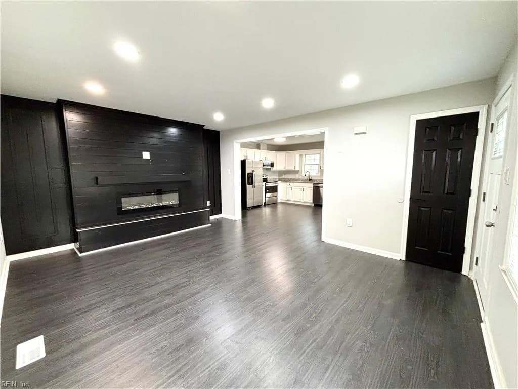 1040 W 35th ST, NORFOLK VA 23508 - Photo 4