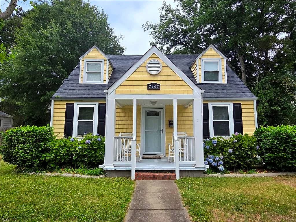 7407 Yorktown DR, NORFOLK VA 23505 - Photo 2
