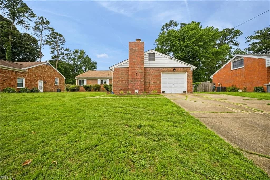 611 Charlton DR, HAMPTON VA 23666 - Photo 4