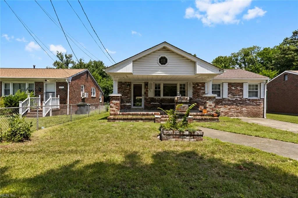 121 Settlers Landing RD, HAMPTON VA 23669