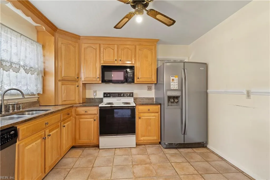 121 Settlers Landing RD, HAMPTON VA 23669 - Photo 5
