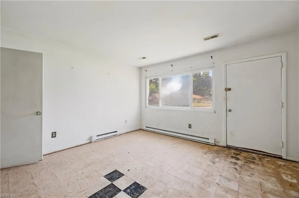 709 Houston AVE, HAMPTON VA 23669 - Photo 5