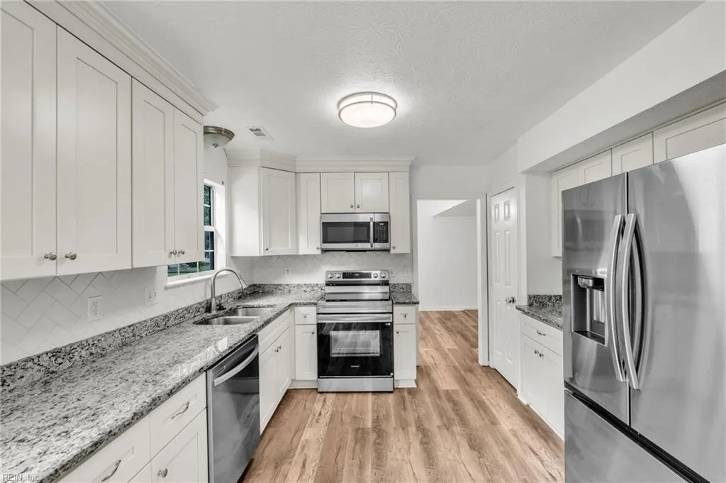 60 Tupelo CIR, HAMPTON VA 23666 - Photo 5