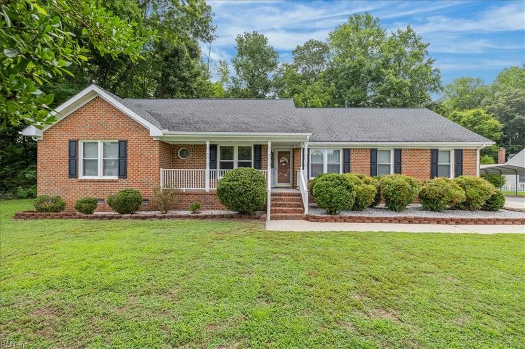 103 Chrisfield CIR, SMITHFIELD VA 23430 - Photo 2