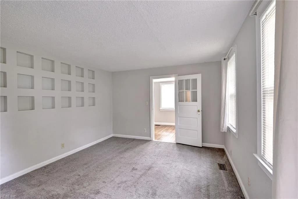 5900 Wickham AVE, NEWPORTNEWS VA 23605 - Photo 5