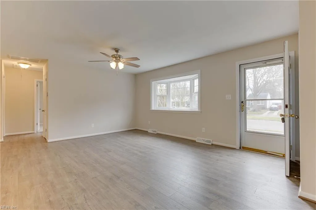 213 Clemwood PW, HAMPTON VA 23669 - Photo 5