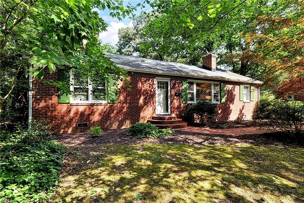 268 James River DR, NEWPORT NEWS VA 23601