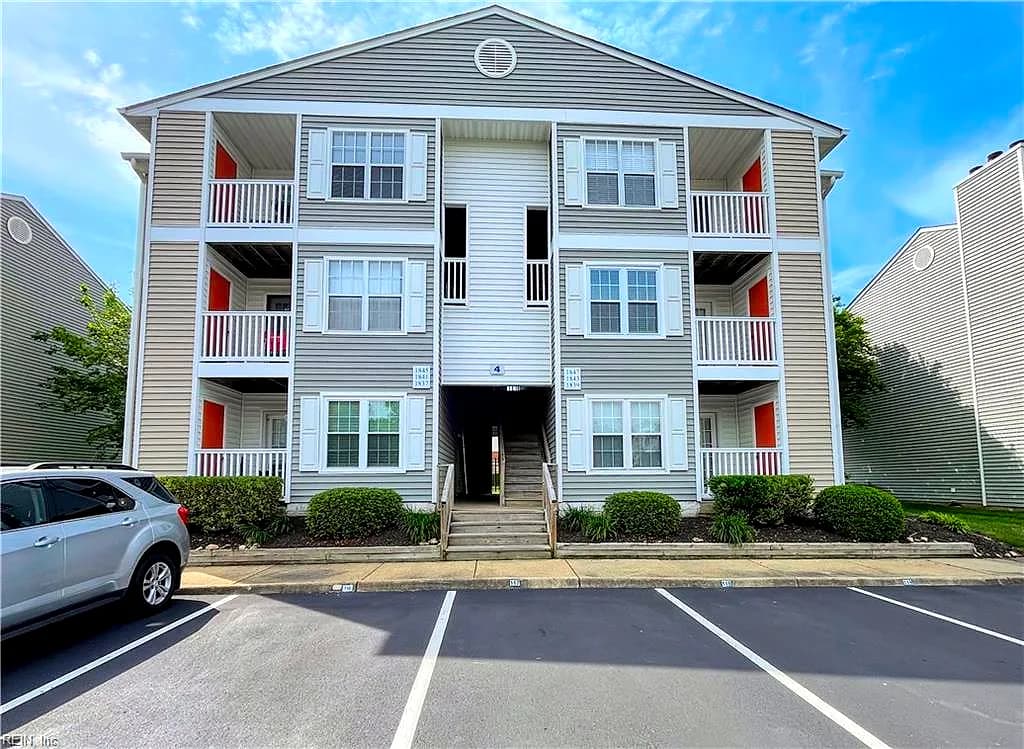 1843 Chantilly CT #404, VIRGINIA BEACH VA 23451 - Photo 2