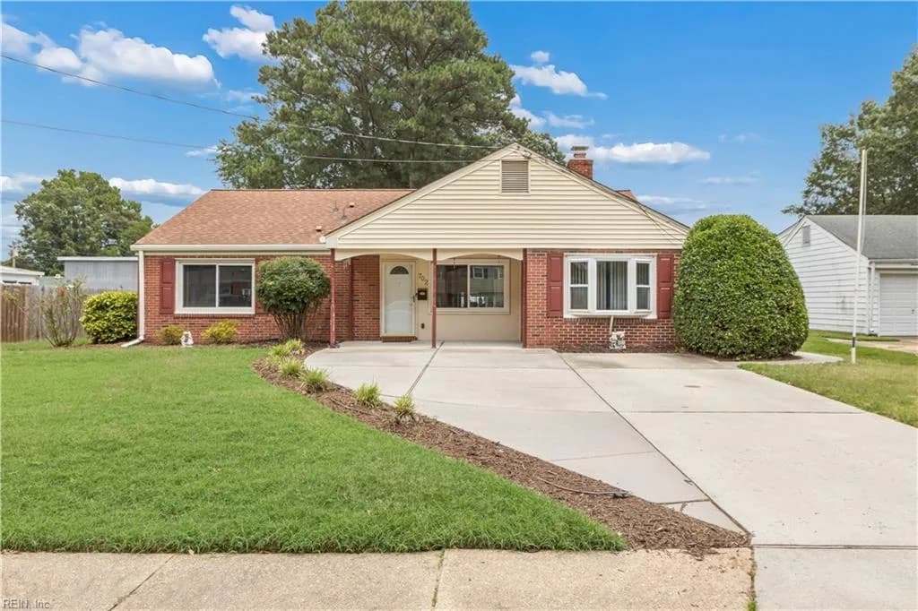 702 Essex Park DR, HAMPTON VA 23669 - Photo 2