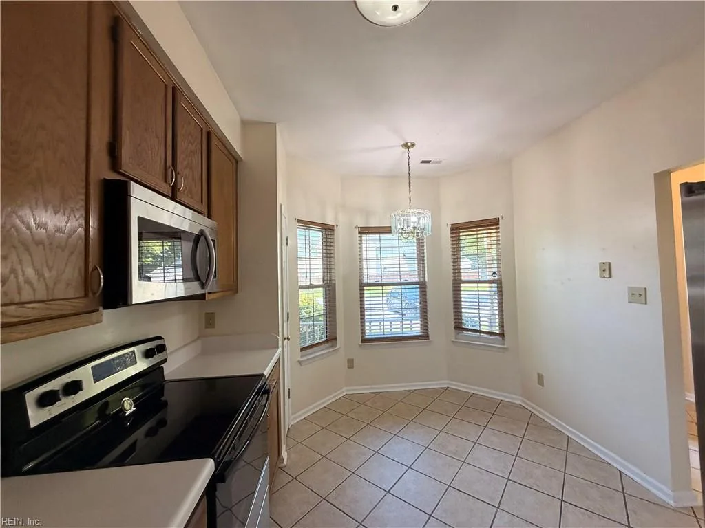 301 Wrought Iron BND, YORKTOWN VA 23693 - Photo 4