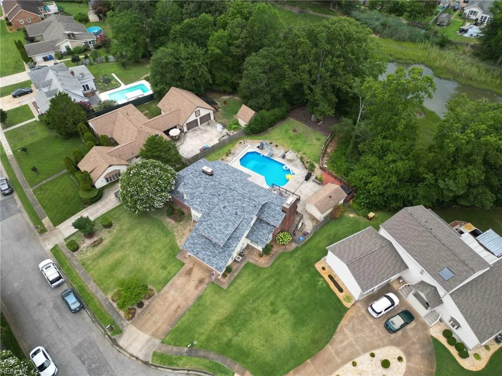 3808 Stonebridge LNDG, Chesapeake — 4 bed Residential, 3,801 sqft