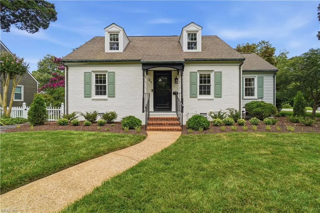 57 Lakeside DR, NEWPORT NEWS VA 23606