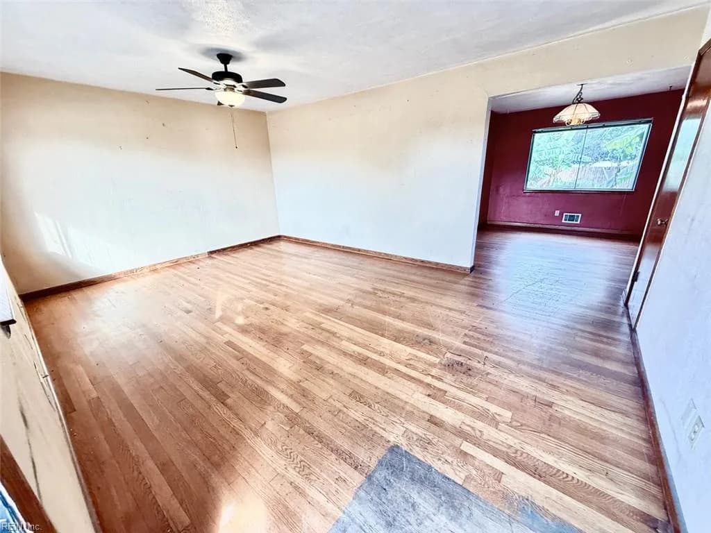 704 Sullivan CIR, VIRGINIABEACH VA 23455 - Photo 5