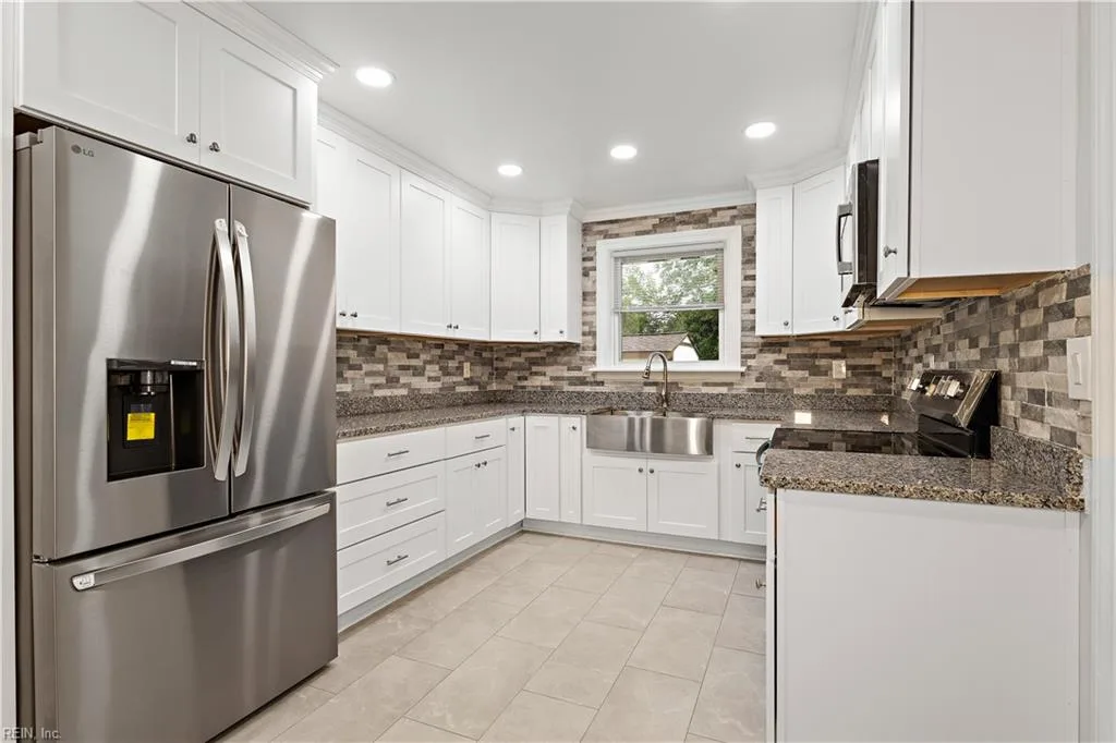6343 Glenoak DR, NORFOLK VA 23513 - Photo 3