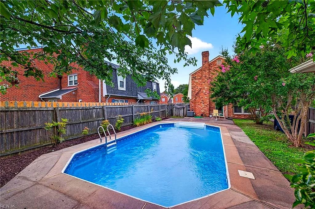 310 Boerum CT, Virginia Beach — 3 bed Residential, 1,946 sqft