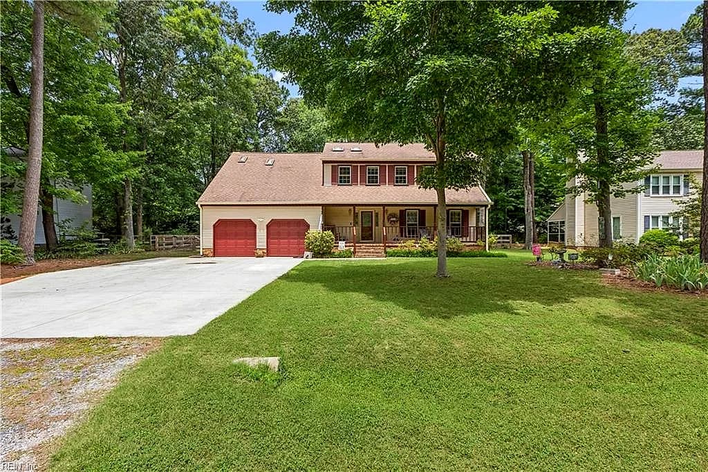 102 Edgewood CT, YORKTOWN VA 23692 - Main photo