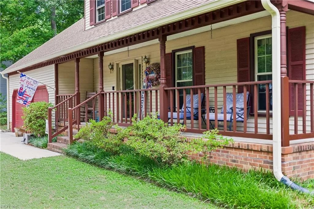 102 Edgewood CT, YORKTOWN VA 23692 - Photo 5