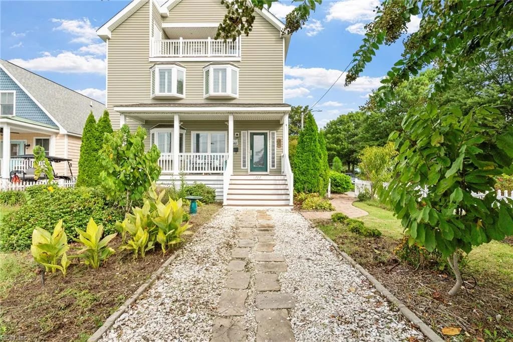 727 Tazewell AVE, Cape Charles — 6 bed Residential, 3,956 sqft