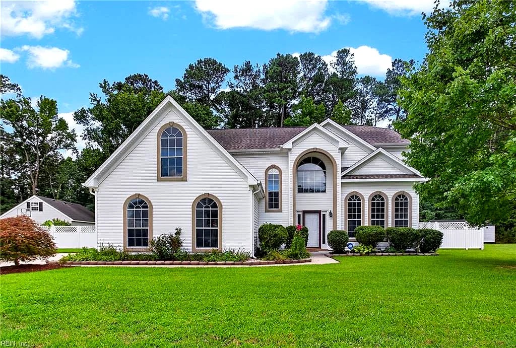 3020 Beech Grove LN, Suffolk — 4 bed Residential, 2,610 sqft