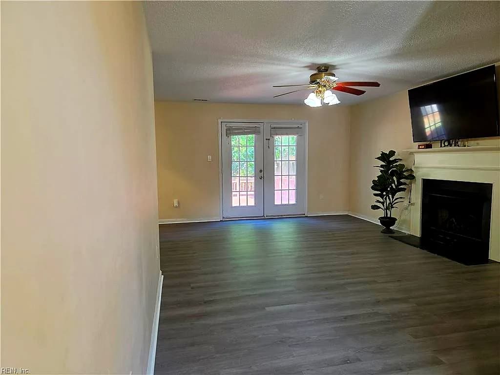 942 Lowry PL, NEWPORT NEWS VA 23608 - Photo 5