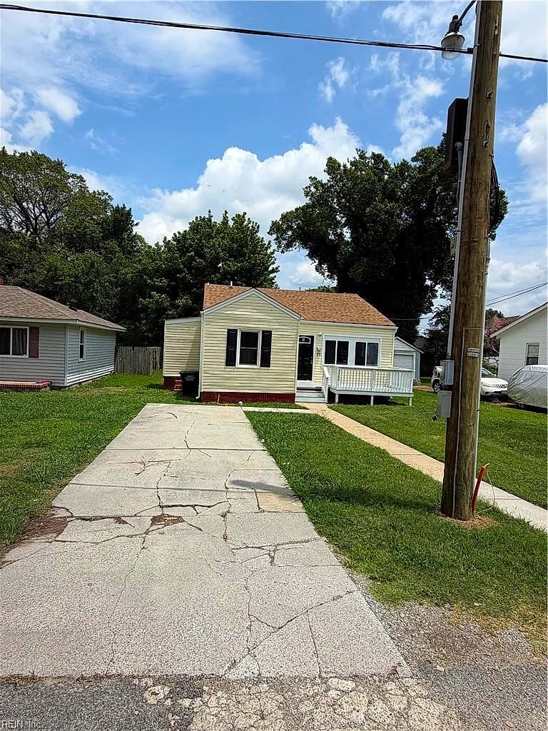 2403 Acorn ST, Portsmouth — 3 bed Residential, 1,076 sqft