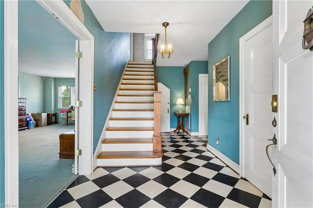 211 Hilton TER, NEWPORT NEWS VA 23601 - Photo 5
