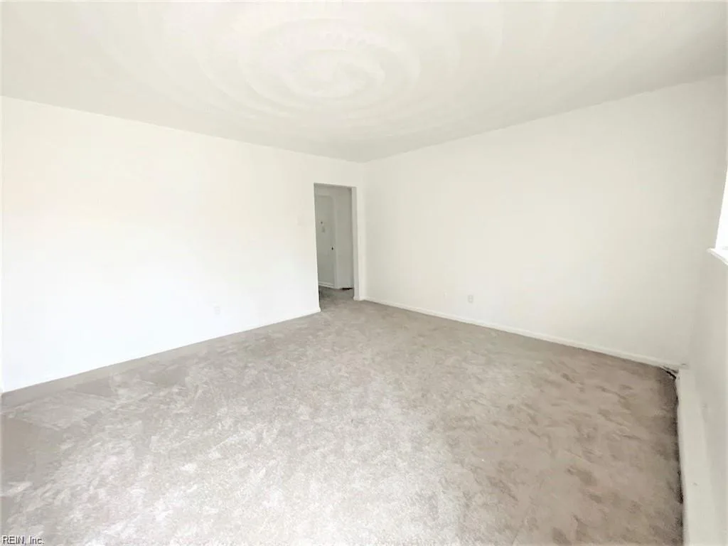 2018 Pond LN, CHESAPEAKE VA 23324 - Photo 4