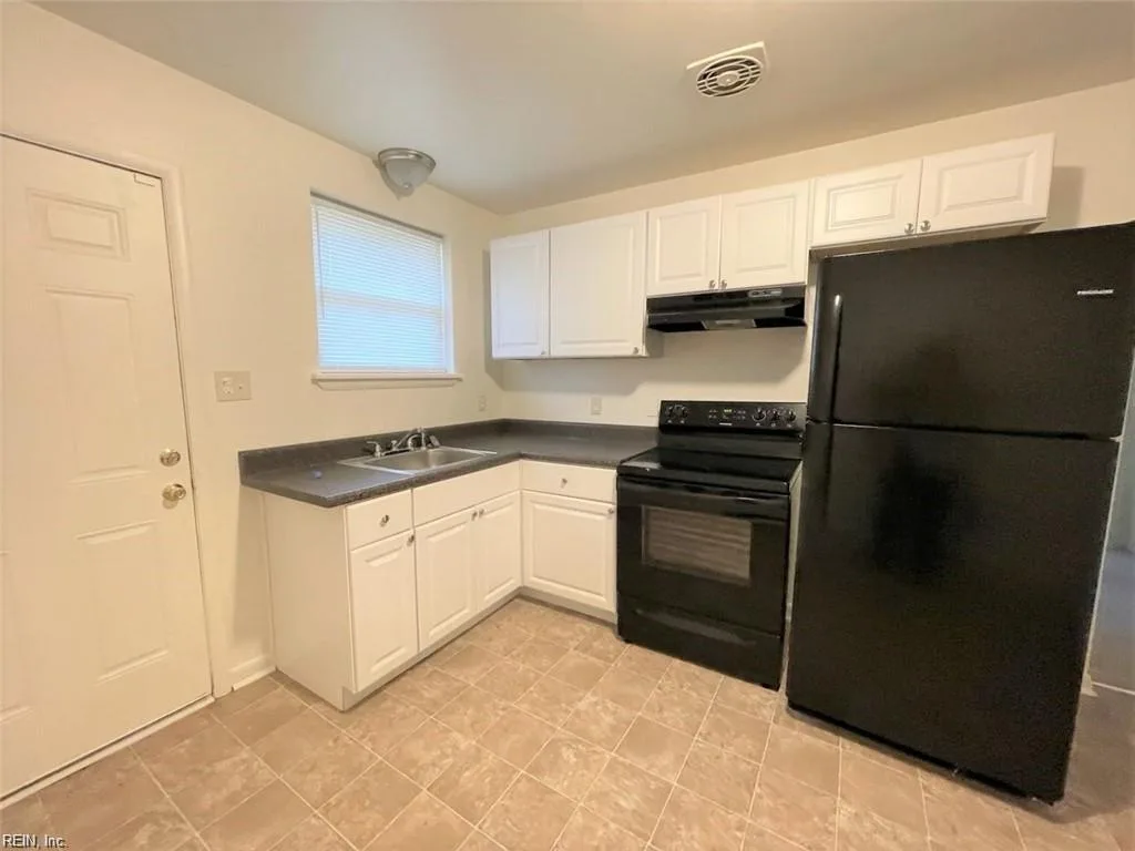 2018 Pond LN, CHESAPEAKE VA 23324 - Photo 5