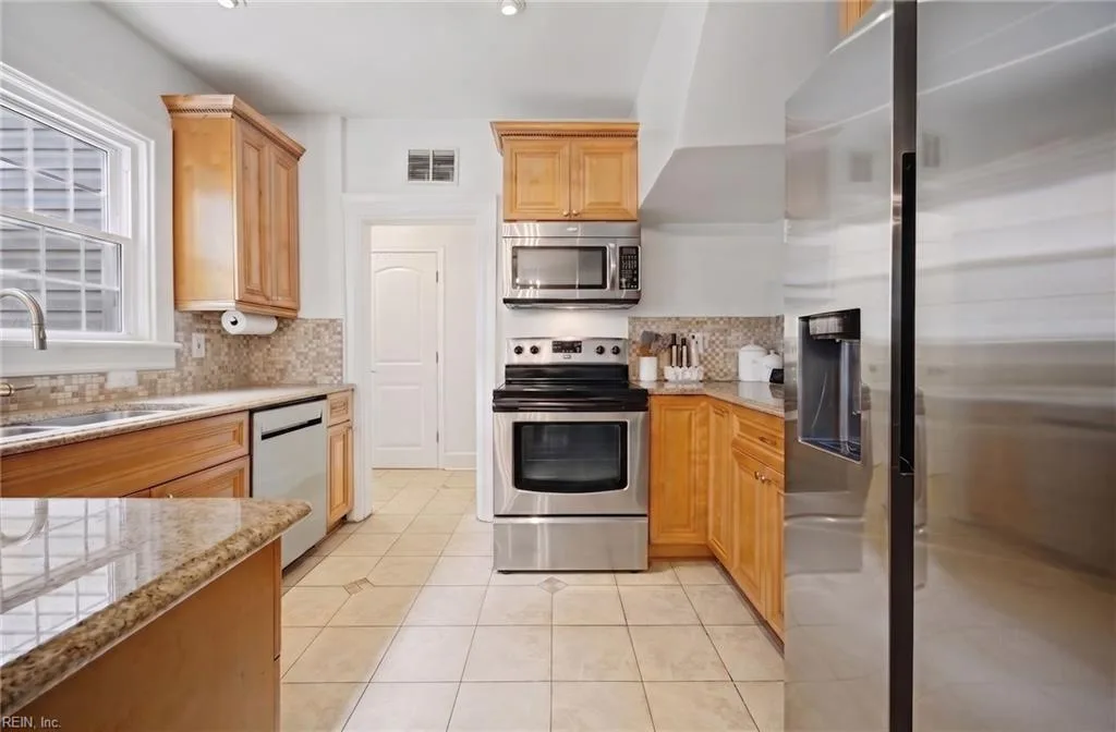231 S Blake RD, NORFOLK VA 23505 - Photo 5