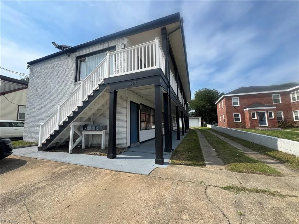 1957 E Ocean View AVE, Norfolk — Apartments 3+
