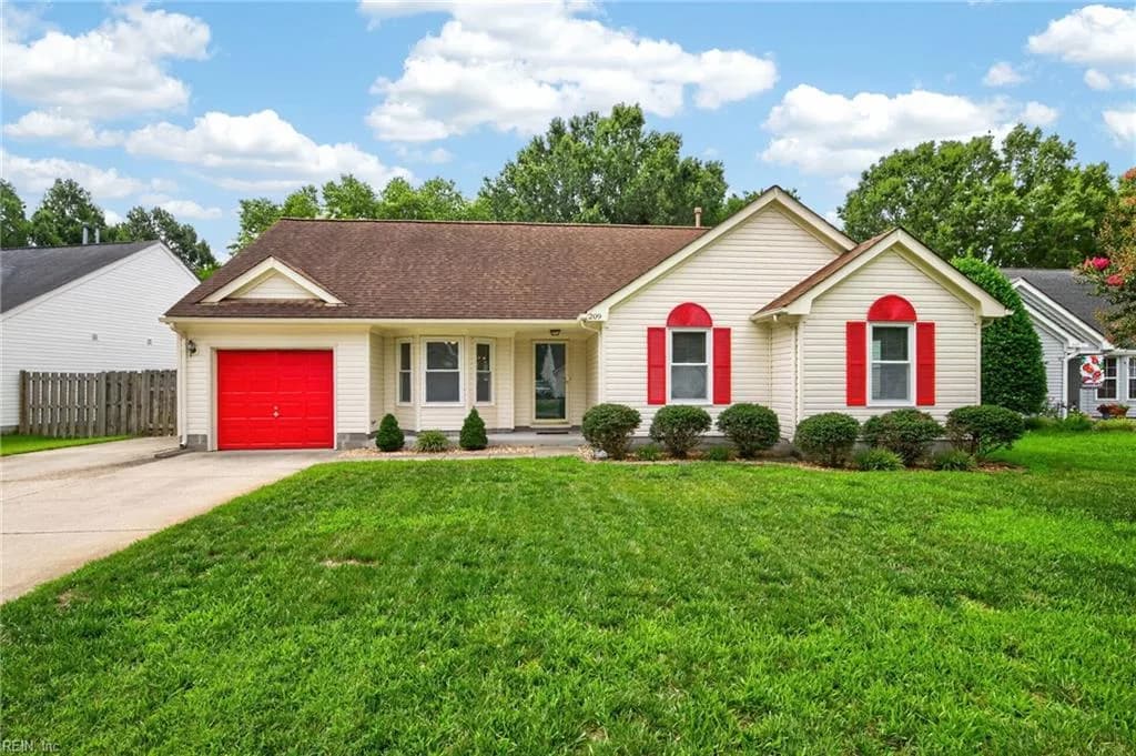 209 Rose Ash WAY, CHESAPEAKE VA 23320 - Photo 3