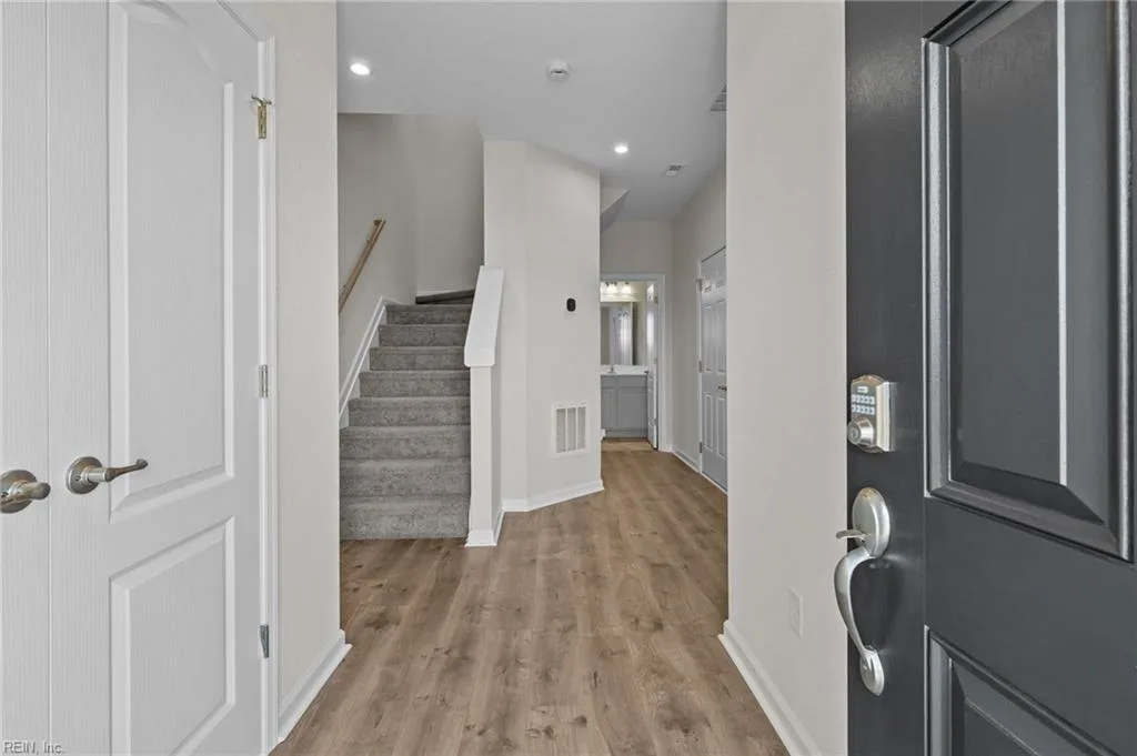 204 Freeman DR, HAMPTON VA 23666 - Photo 2