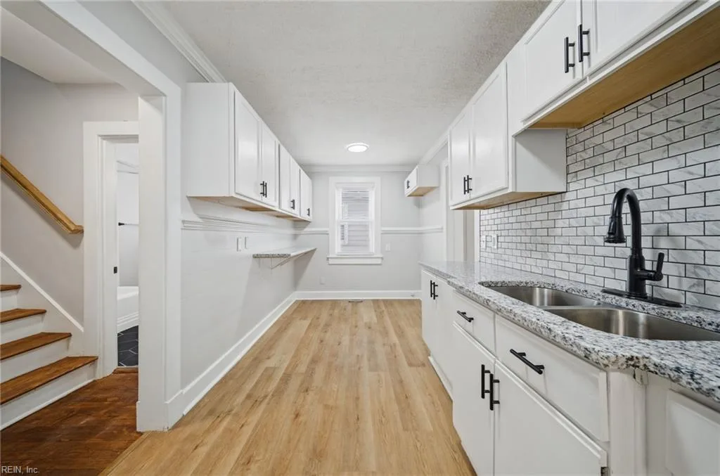 216 Manteo AVE, HAMPTON VA 23661 - Photo 5