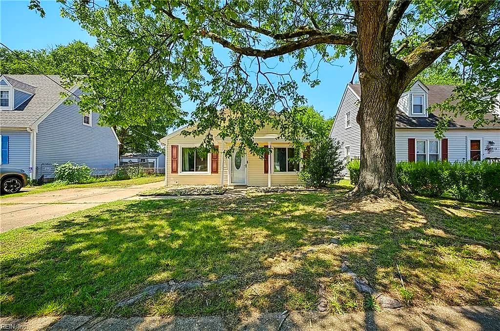 1817 Sparrow RD, CHESAPEAKE VA 23320 - Photo 5