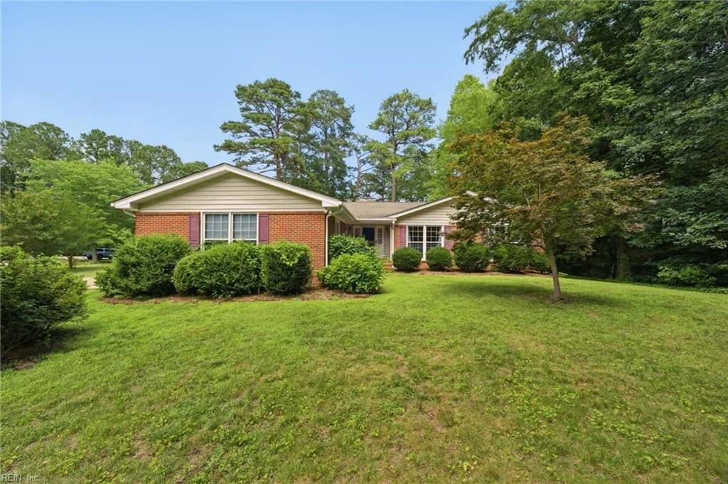 404 W Woodland DR, YORKTOWN VA 23692 - Main photo