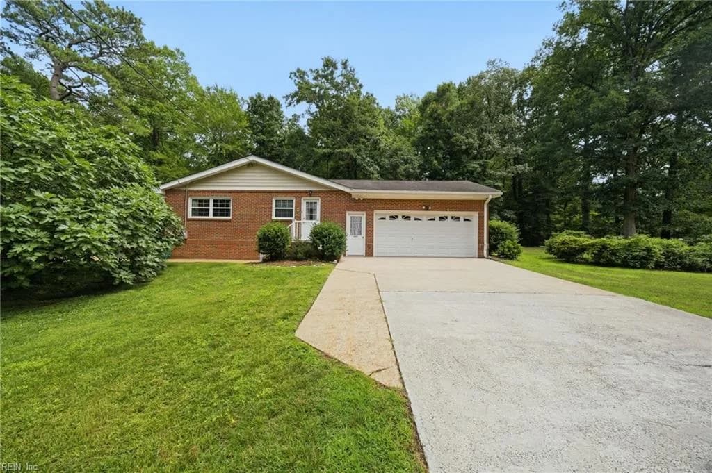 404 W Woodland DR, YORKTOWN VA 23692 - Photo 3