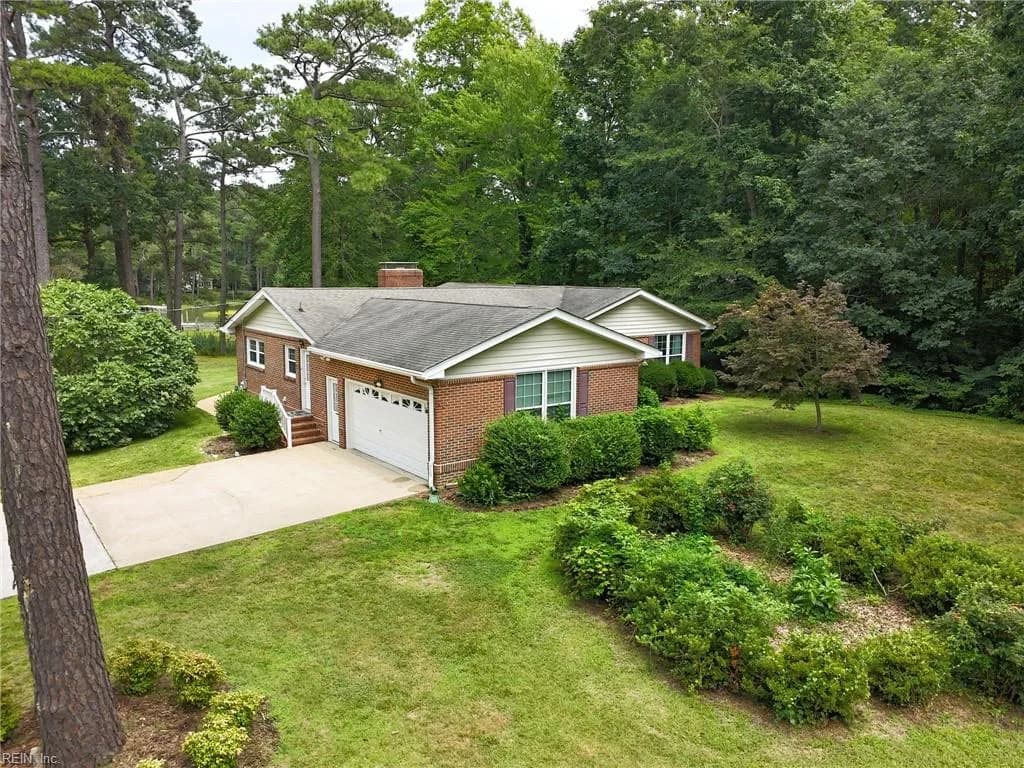 404 W Woodland DR, YORKTOWN VA 23692 - Photo 4