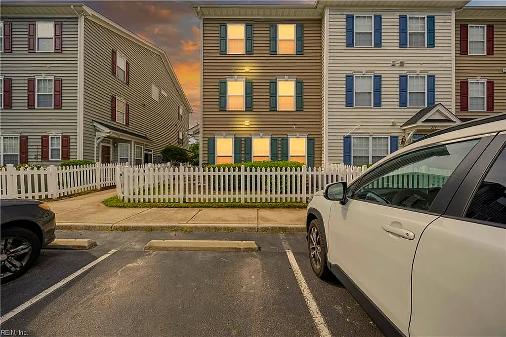 218 Teton CIR, Suffolk — 3 bed Residential, 1,701 sqft